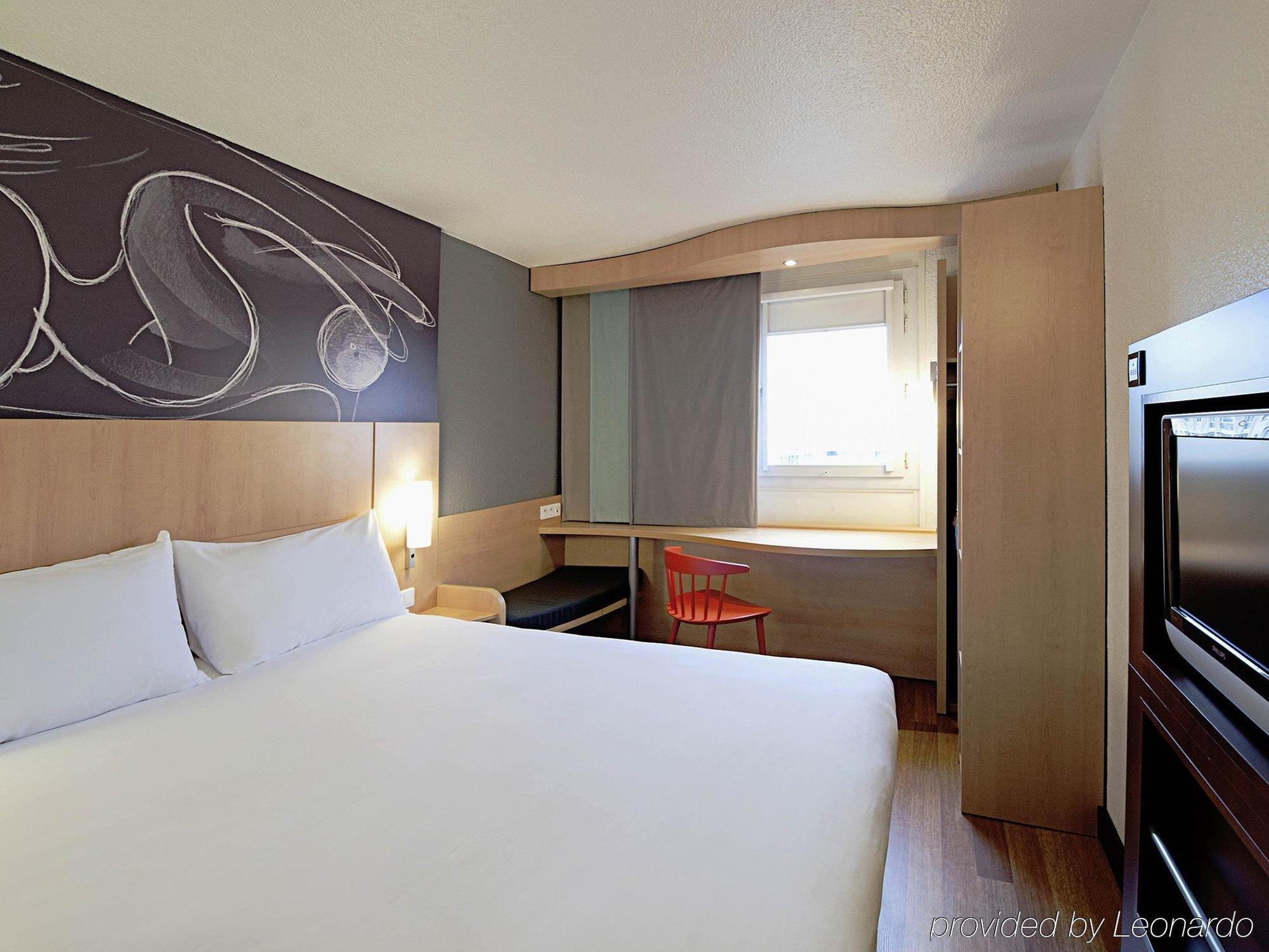 Hotel Ibis Montceau Les Mines Esterno foto