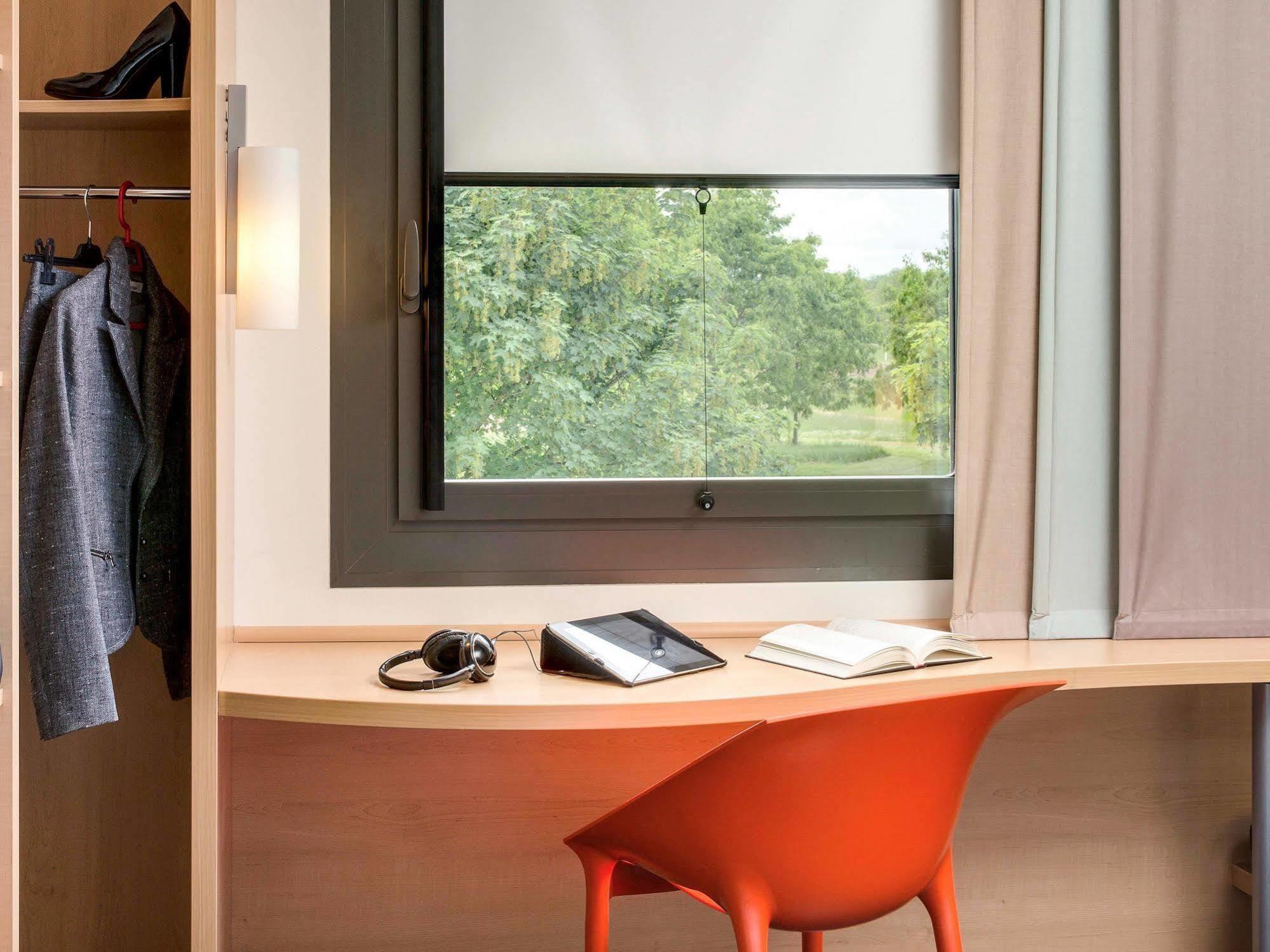 Hotel Ibis Montceau Les Mines Esterno foto